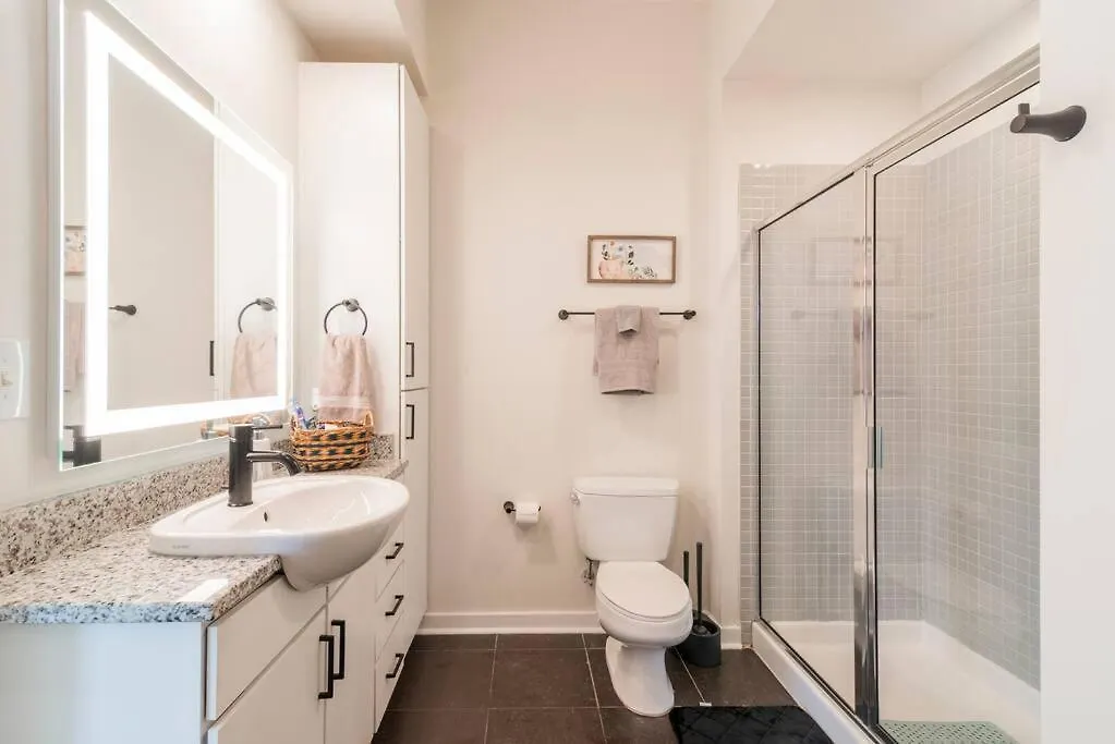 Apartment Stylish 2-Bedroom Apt In Charlotte With Free Parking