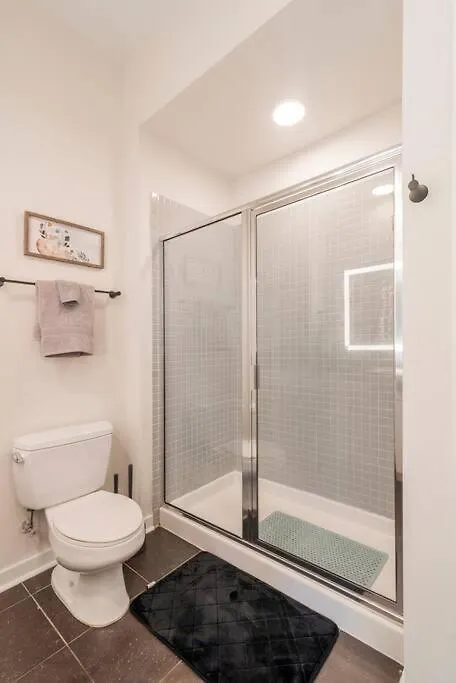 Stylish 2-Bedroom Apt In Charlotte With Free Parking Apartment