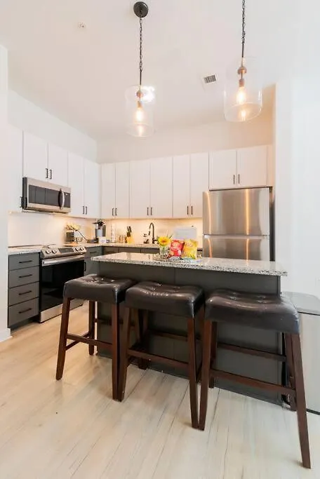 Apartment Stylish 2-Bedroom Apt In Charlotte With Free Parking