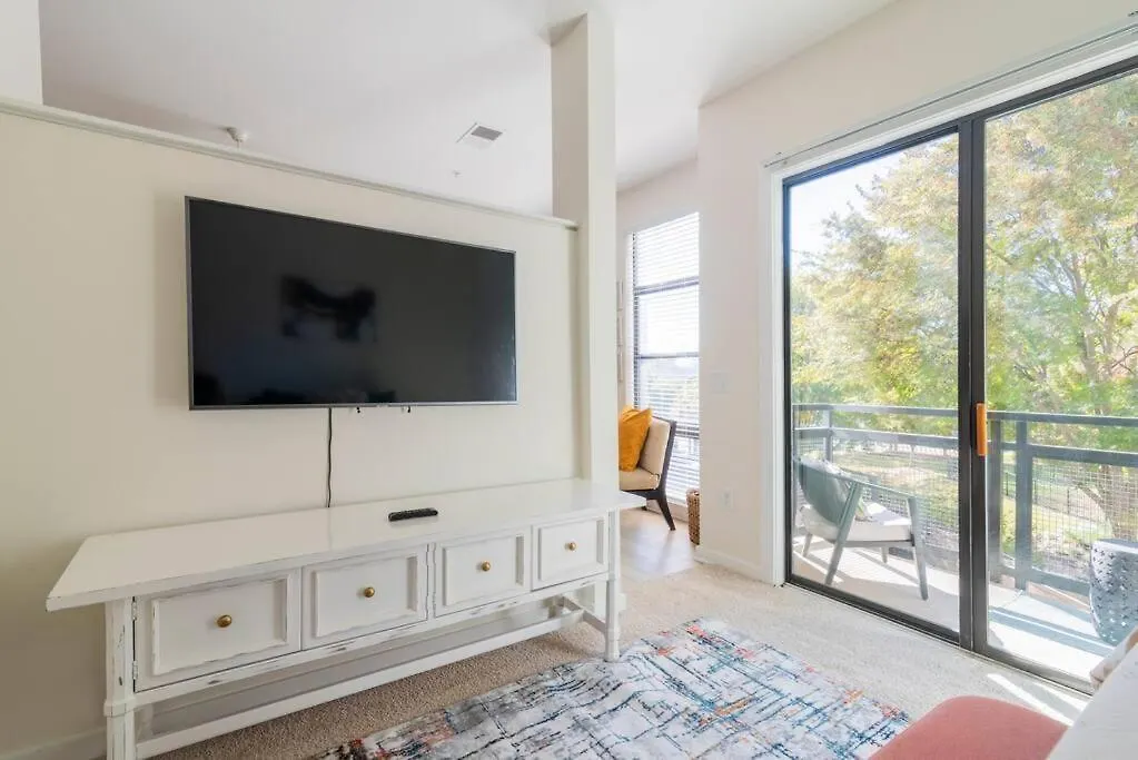 Apartment Stylish 2-Bedroom Apt In Charlotte With Free Parking