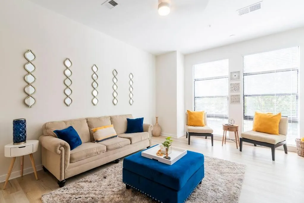 Stylish 2-Bedroom Apt In Charlotte With Free Parking location